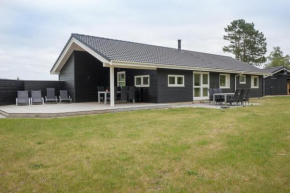 Stunning Home In Knebel With 4 Bedrooms And Wifi